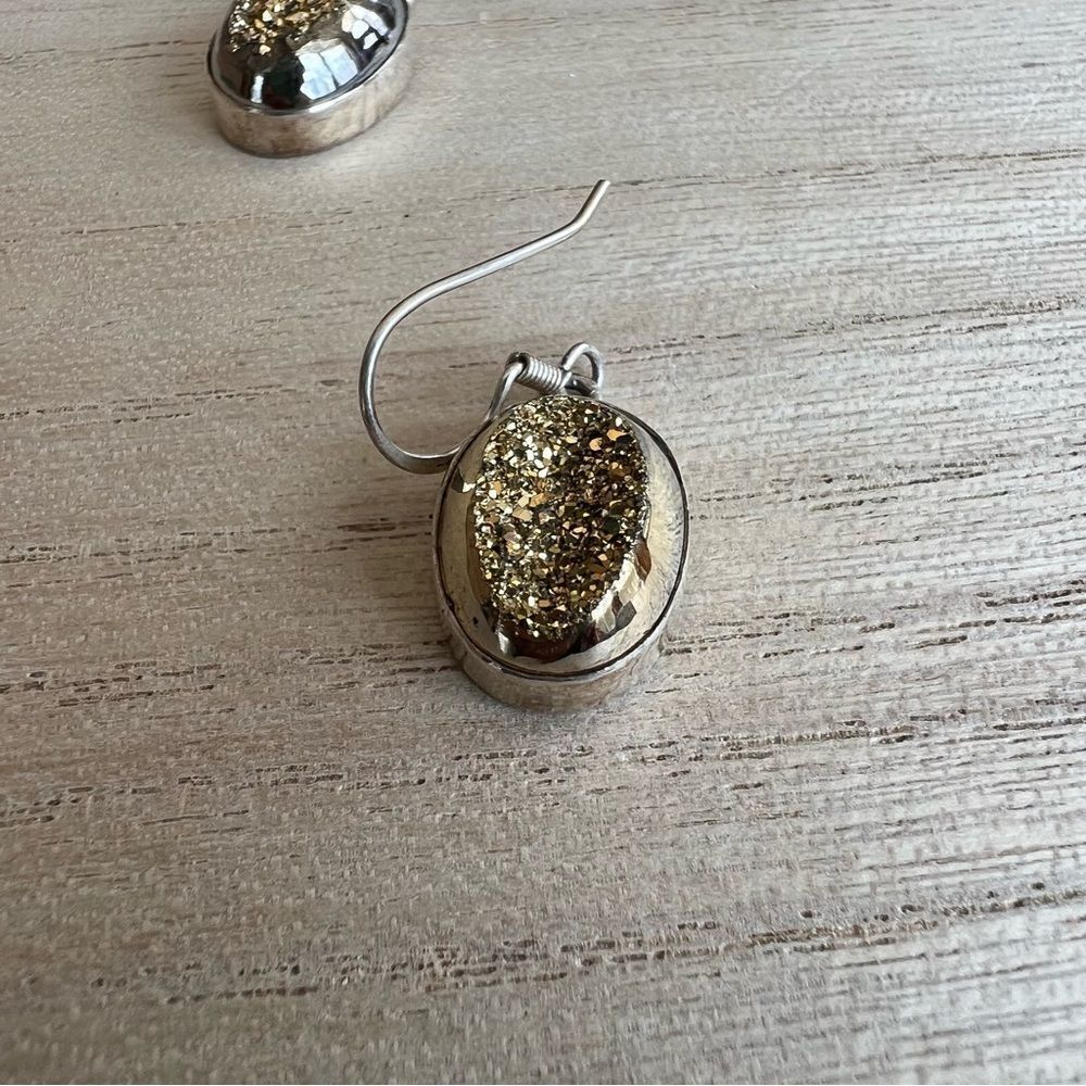 Gold glitter oval dangle drop earrings - Picture 6 of 6